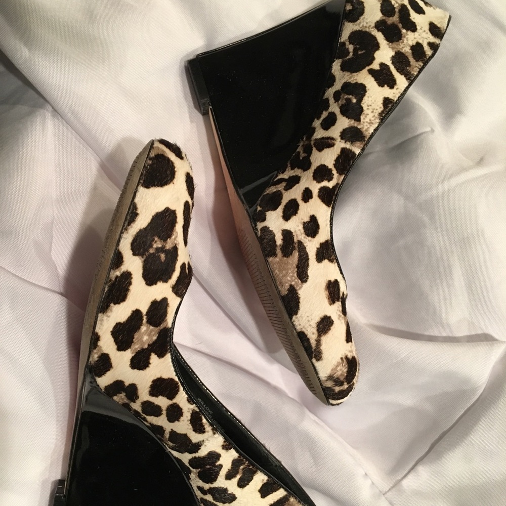 White House Black Market Willow Wedge